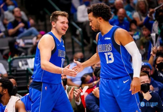 搭配显得尤 搭配显得尤