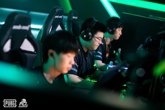 他在赛场上 他在赛场上