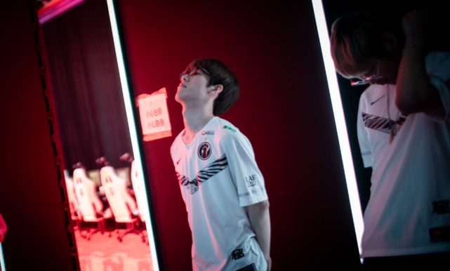 在一场充满 在一场充满